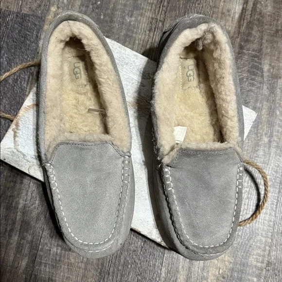 UGG Women’s Ansley Gray Slipper - rubber bottom. Size 11 -RUNS SMALL - Picture 2 of 14